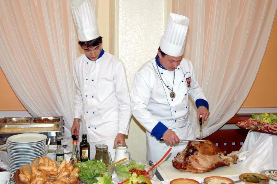 Hotel Bila Ruze Pisek  Bagian luar foto