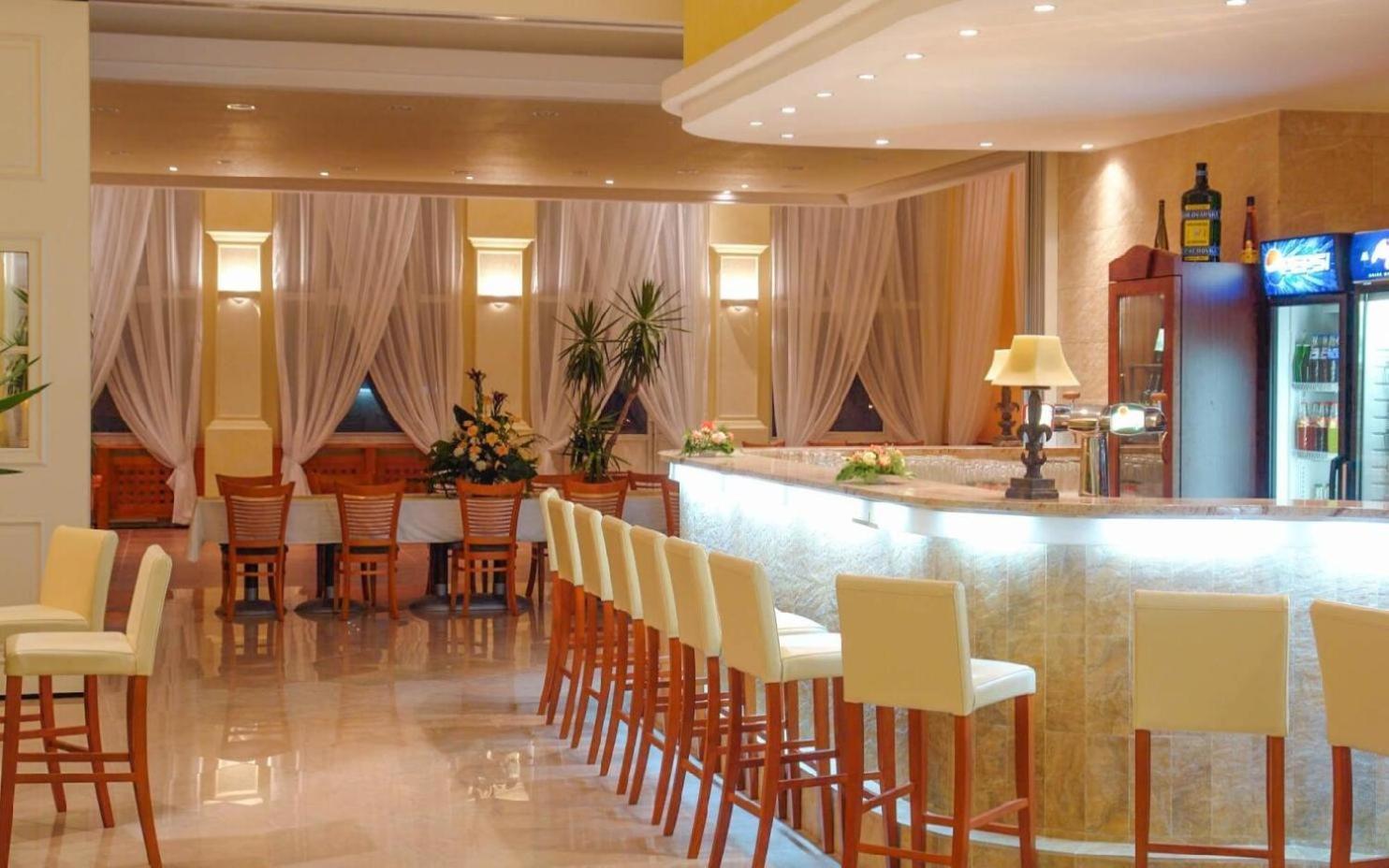 Hotel Bila Ruze Pisek  Bagian luar foto