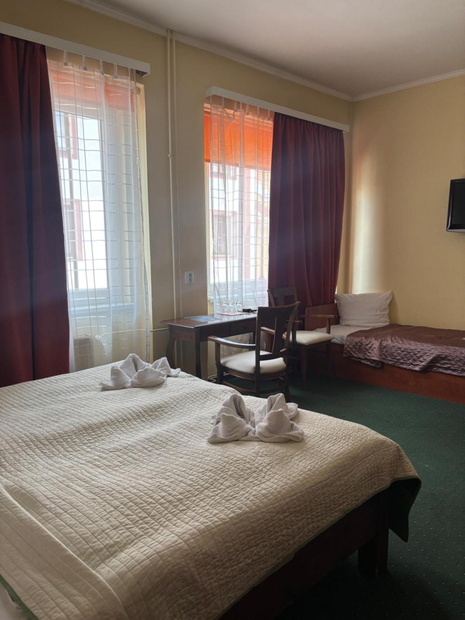 Hotel Bila Ruze Pisek  Bagian luar foto