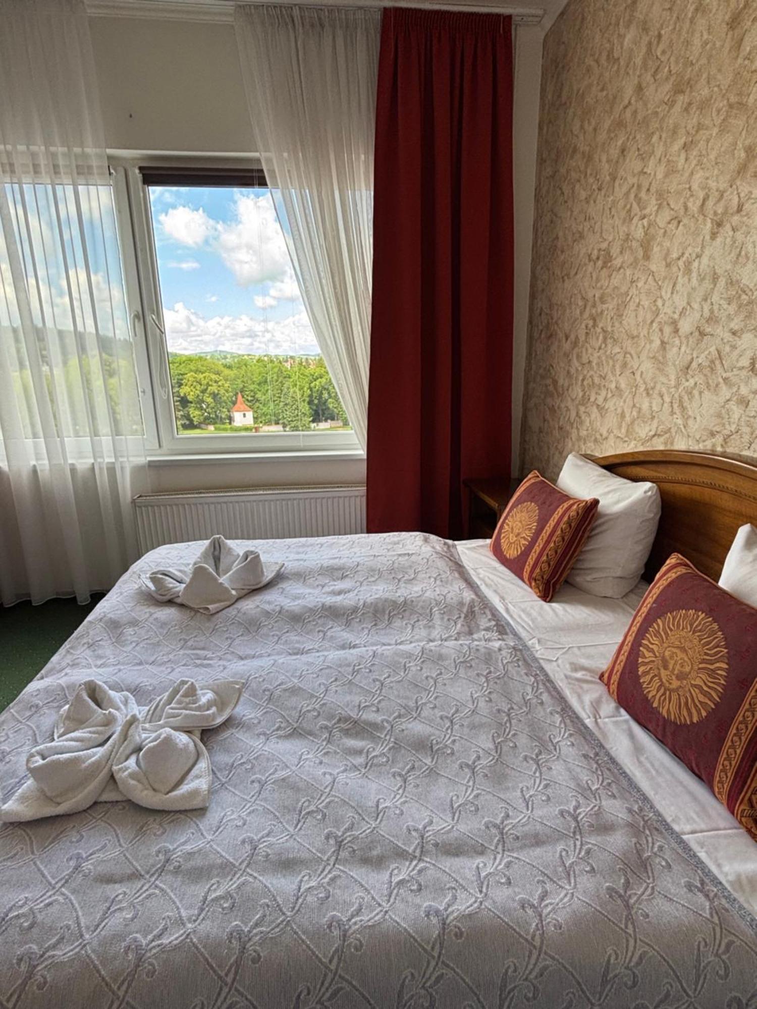 Hotel Bila Ruze Pisek  Bagian luar foto