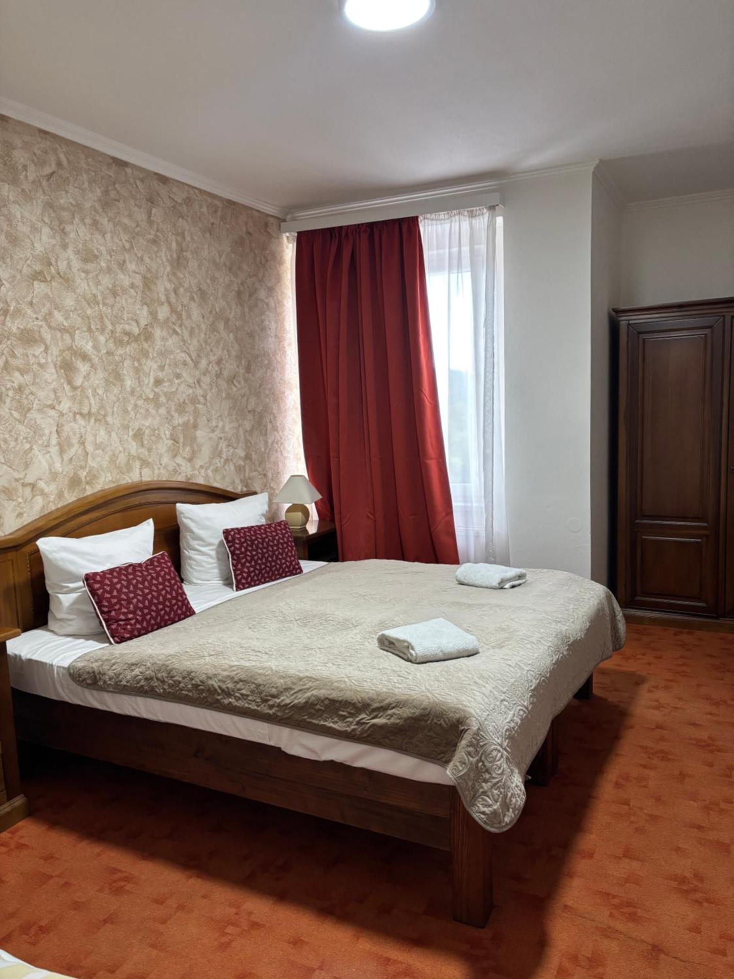 Hotel Bila Ruze Pisek  Bagian luar foto