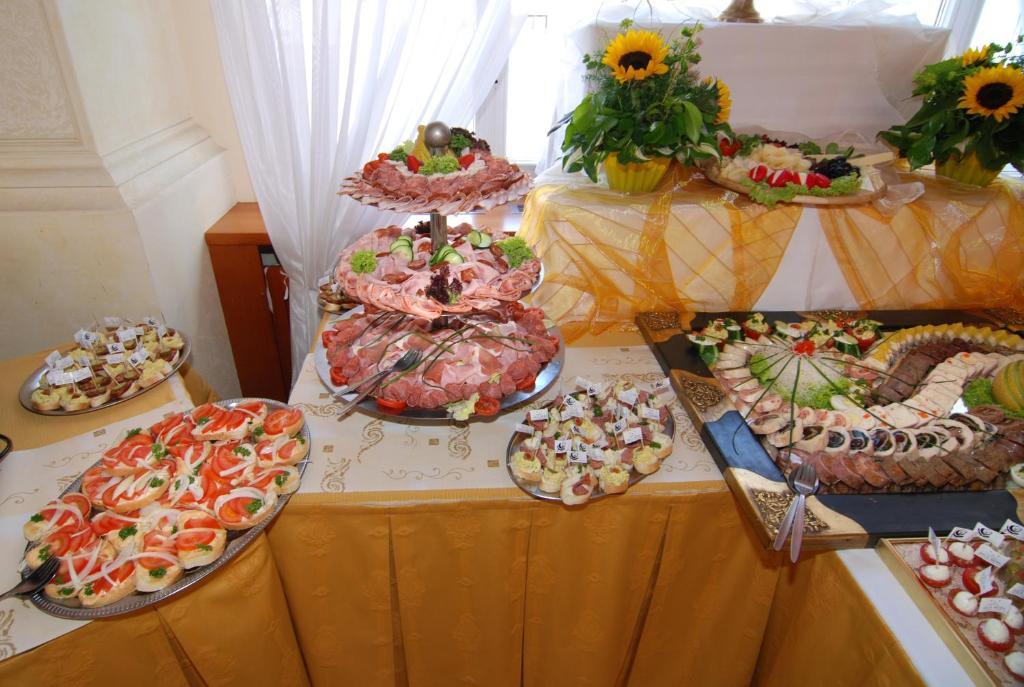 Hotel Bila Ruze Pisek  Bagian luar foto