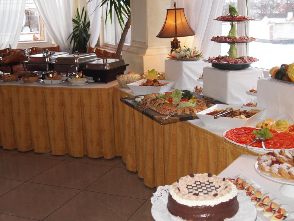 Hotel Bila Ruze Pisek  Bagian luar foto