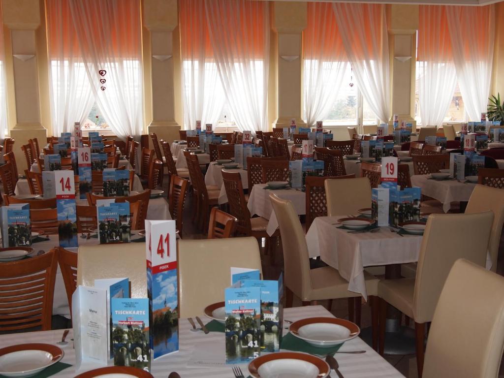 Hotel Bila Ruze Pisek  Bagian luar foto