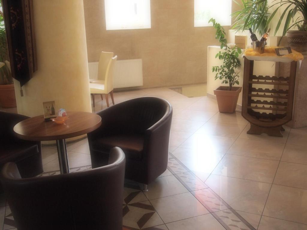 Hotel Bila Ruze Pisek  Bagian luar foto