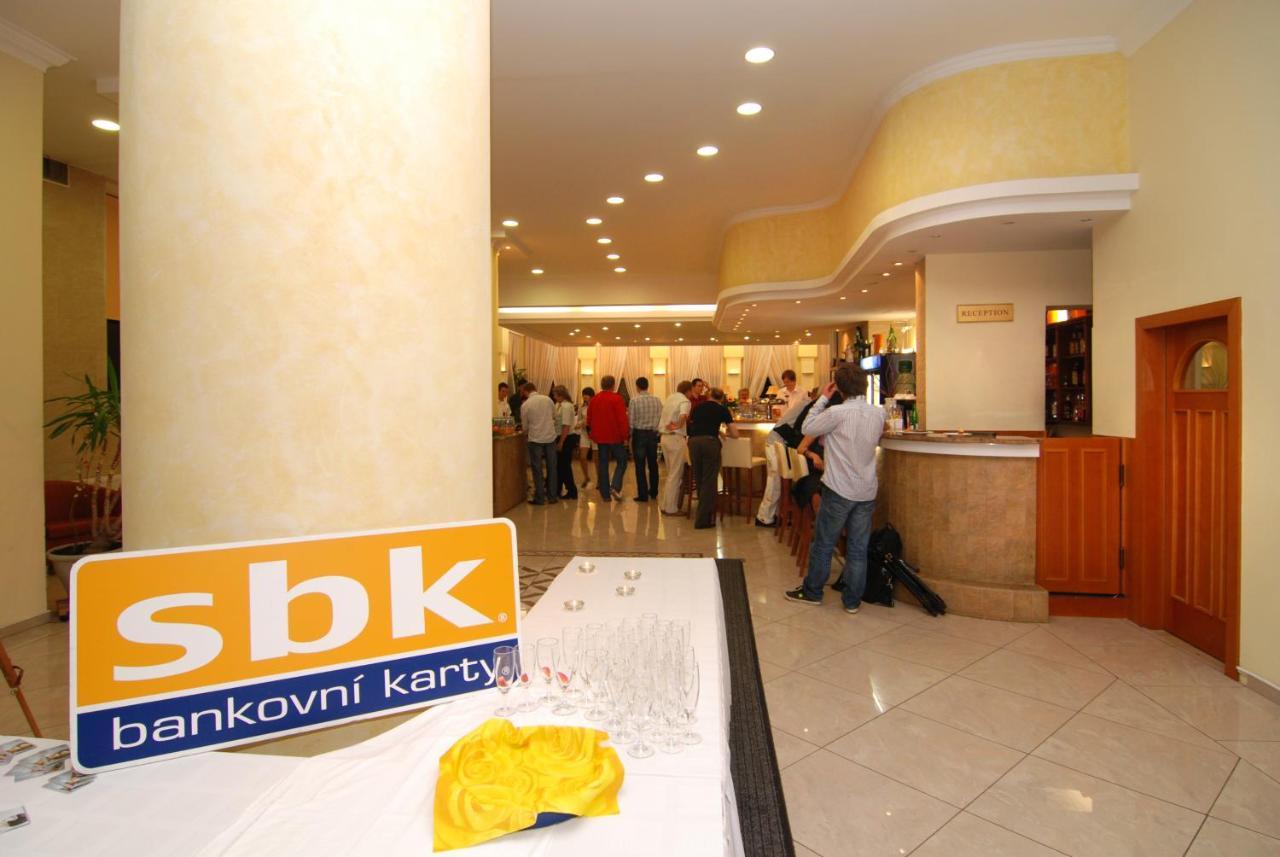 Hotel Bila Ruze Pisek  Bagian luar foto