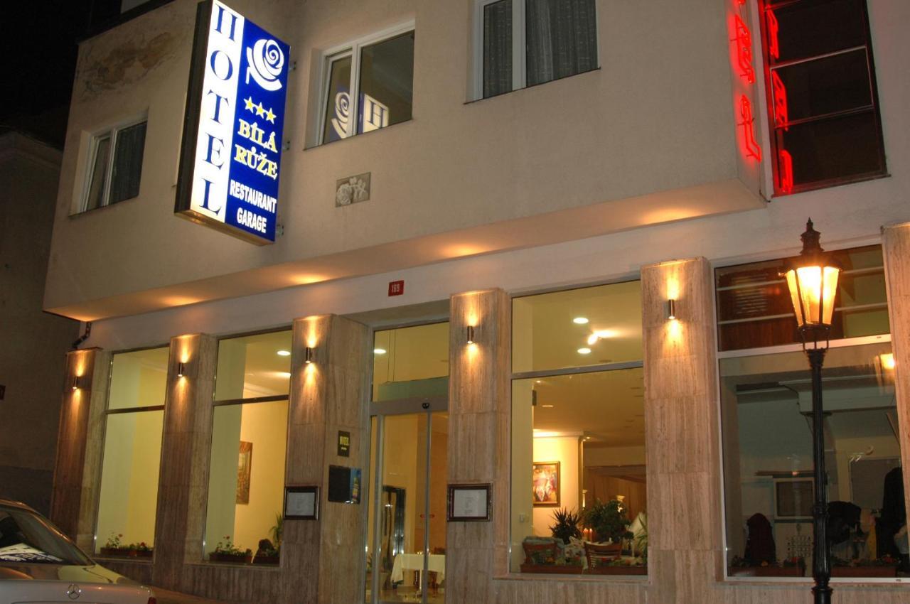 Hotel Bila Ruze Pisek  Bagian luar foto